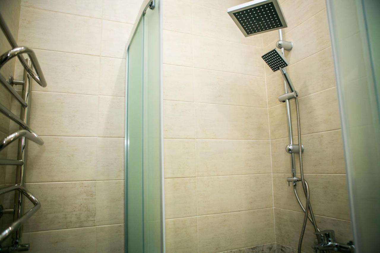 Luxury Flat In Downtown Apartamento Lviv Exterior foto