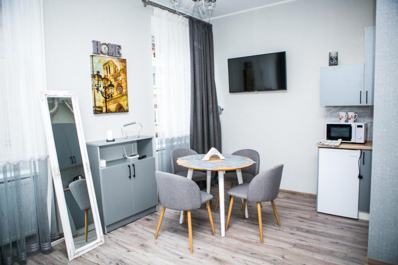 Luxury Flat In Downtown Apartamento Lviv Exterior foto