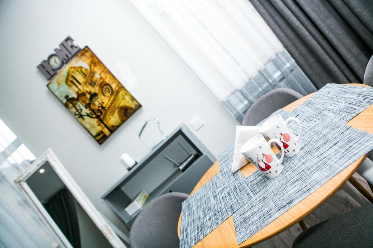 Luxury Flat In Downtown Apartamento Lviv Exterior foto