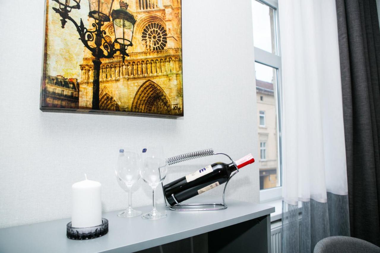 Luxury Flat In Downtown Apartamento Lviv Exterior foto