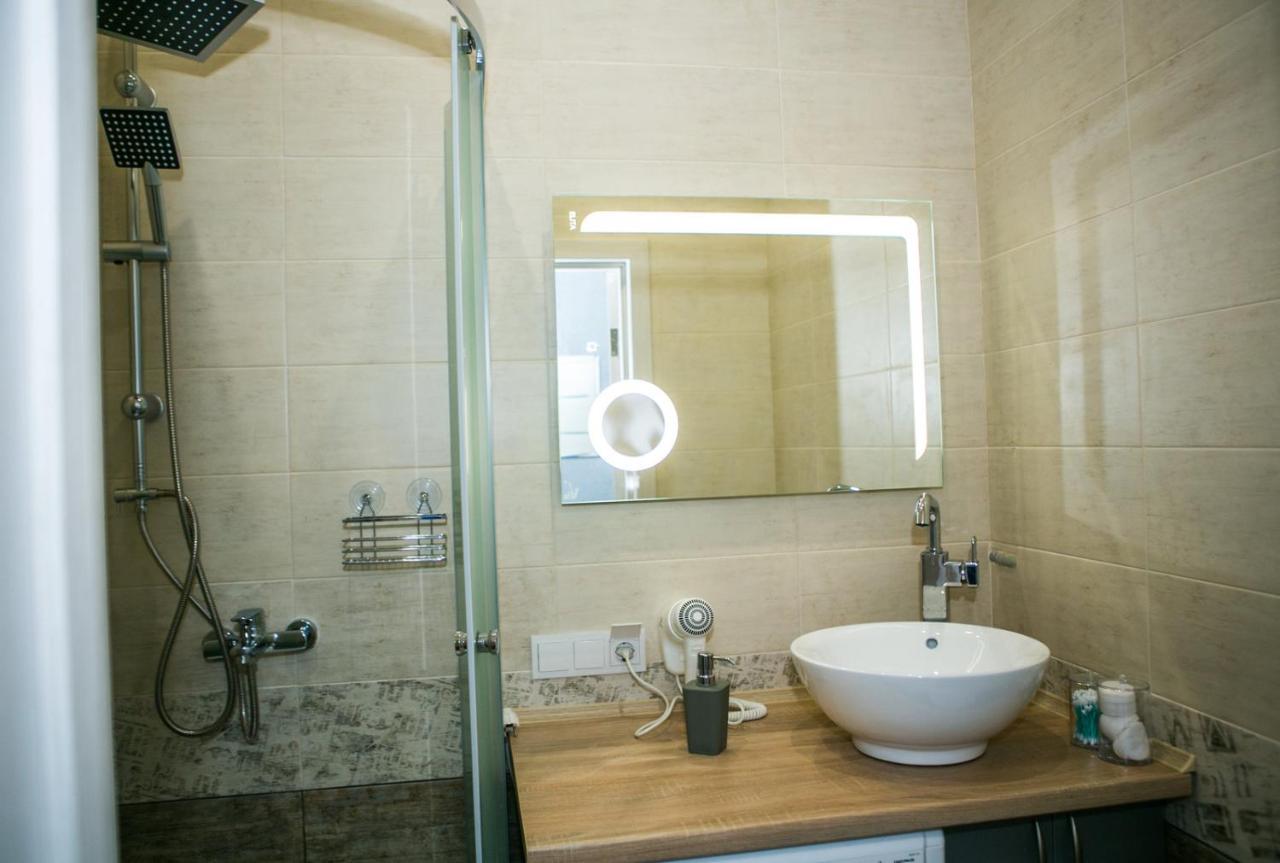 Luxury Flat In Downtown Apartamento Lviv Exterior foto